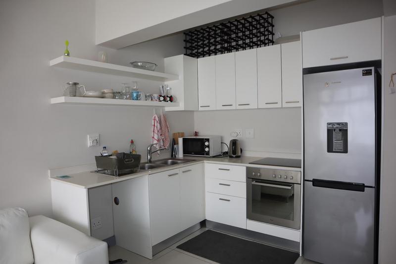 To Let 1 Bedroom Property for Rent in Sea Point Western Cape